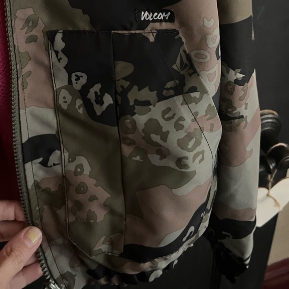 Volcom Camouflage Windbreaker / Raincoat - Picture 4 of 7